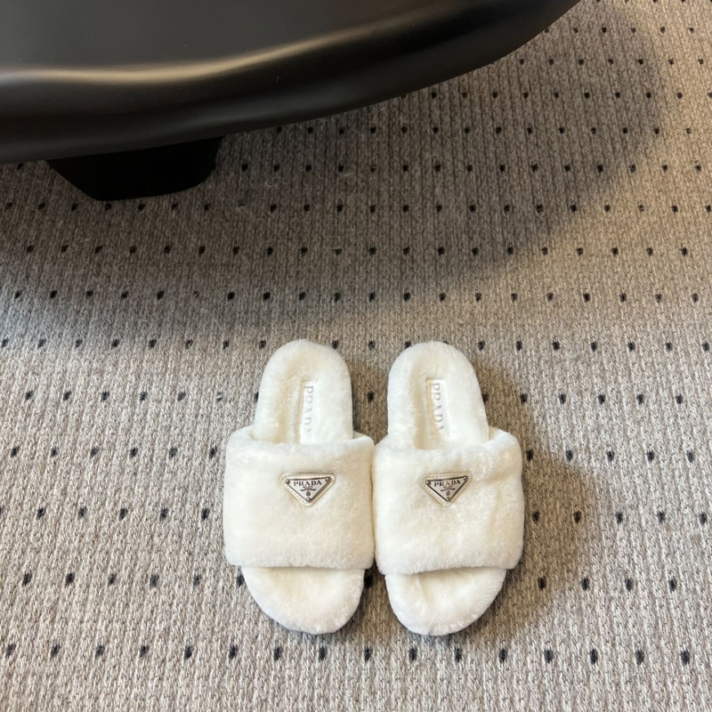 Pra*a slippers
